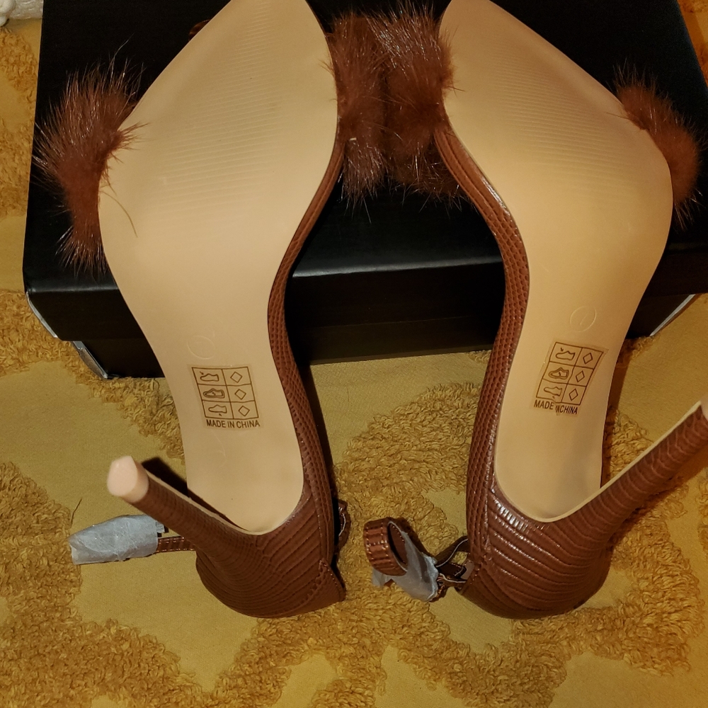 NWT Sexy Faux Fur Heels - Picture 3 of 4